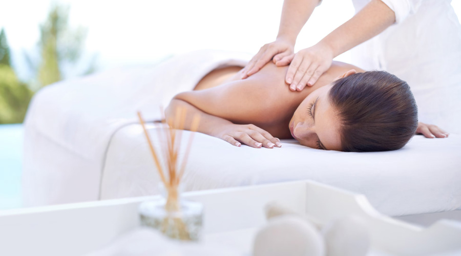 Which luxury spa in Gurgaon is recommended for couples?